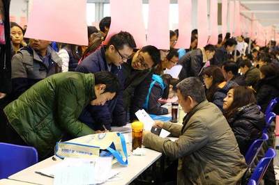 擇校十字路口 當(dāng)“名校光環(huán)”與“專(zhuān)業(yè)熱愛(ài)”狹路相逢